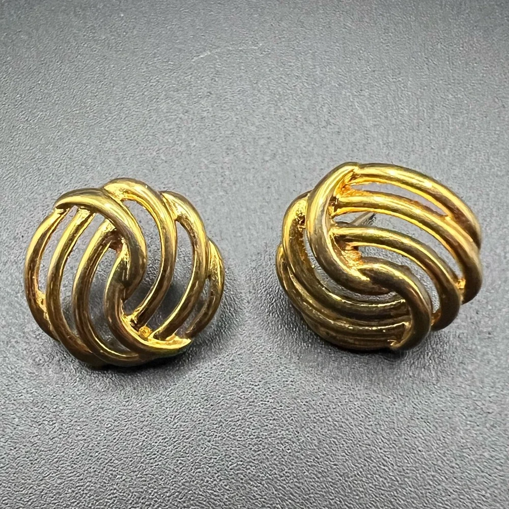 Vintage Monet Love Knot Gold Tone Earrings - Picture 1 of 4